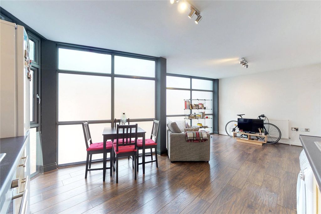 Property photo 1 of 9 Reception/Kitchen