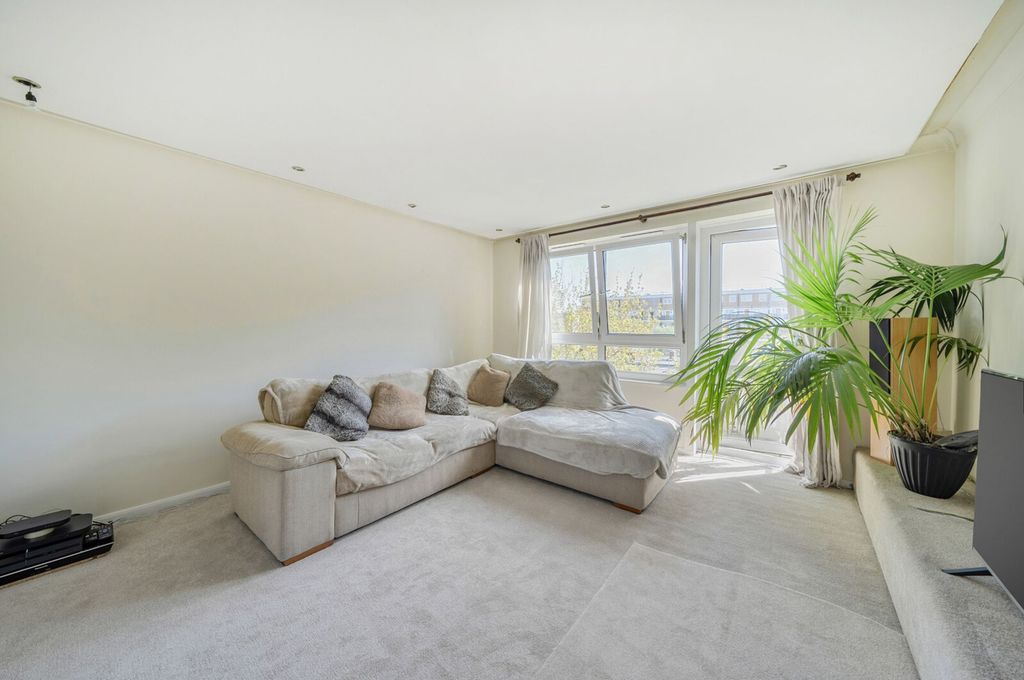 Property photo 2 of 21