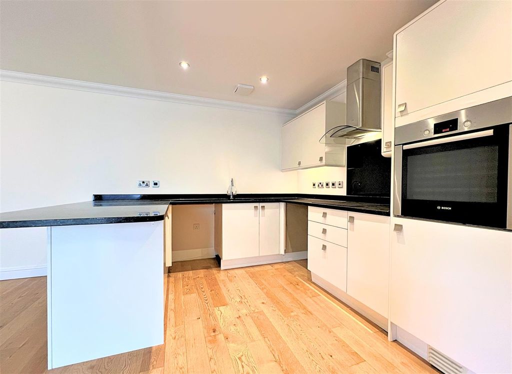 Property photo 2 of 17 Lounge/Kitchen