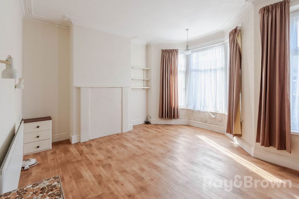 Property photo 3 of 31
