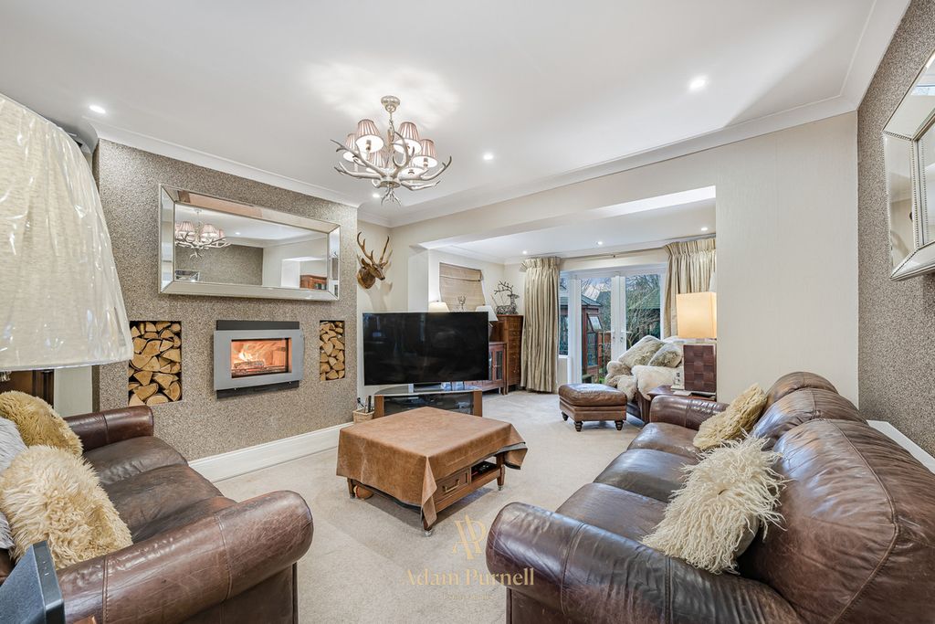 Property photo 2 of 31