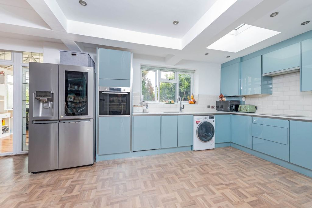 Property photo 3 of 21