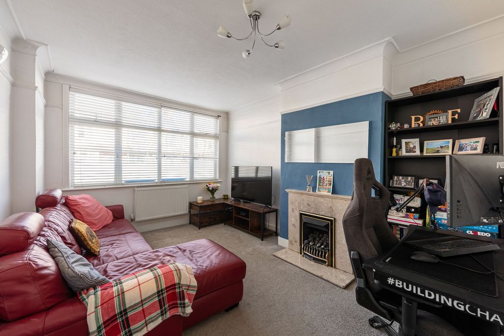 Property photo 2 of 11