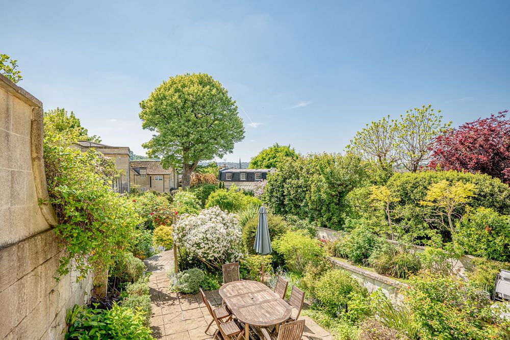 Property photo 2 of 23