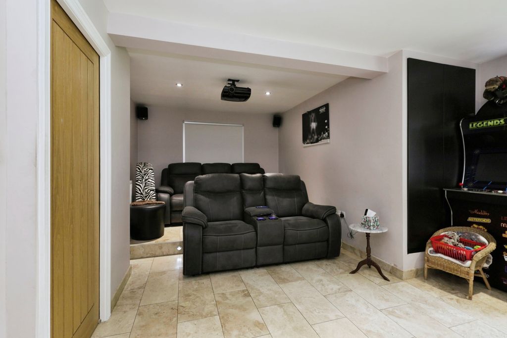 Property photo 3 of 15 Photo