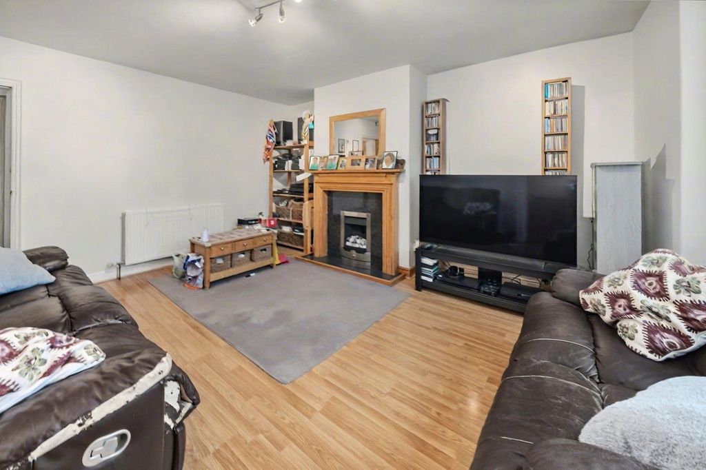 Property photo 2 of 15 Picture No. 25