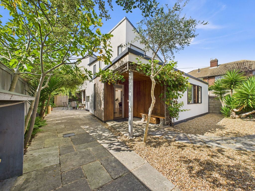 Property photo 1 of 40