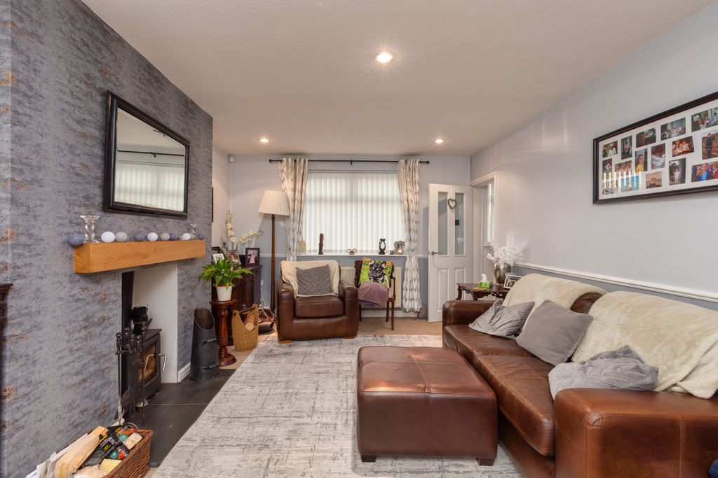 Property photo 3 of 8 12 Moss Acre Road-9