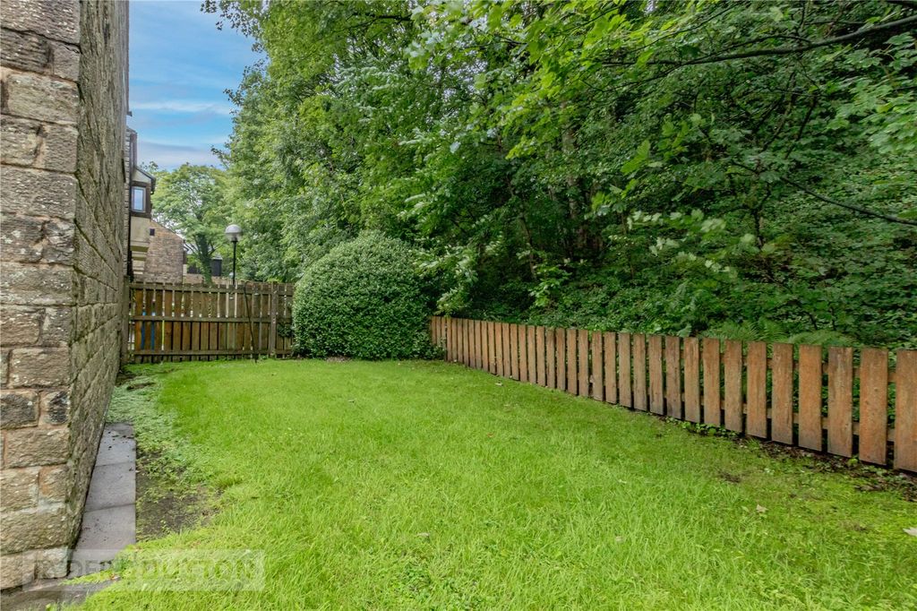 Property photo 3 of 15 Communal Gardens