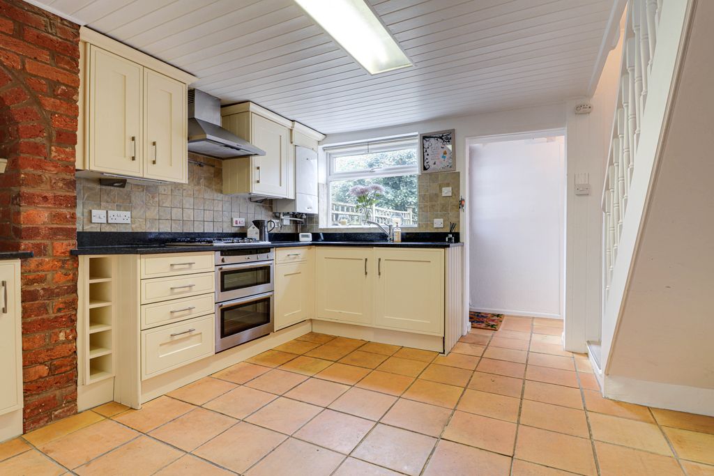 Property photo 3 of 12 Kitchen