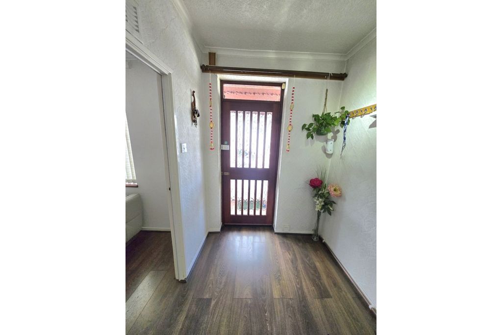 Property photo 3 of 31