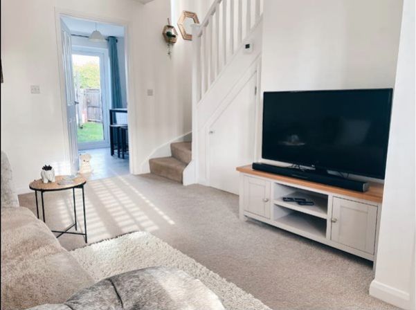 Property photo 3 of 8 Lounge