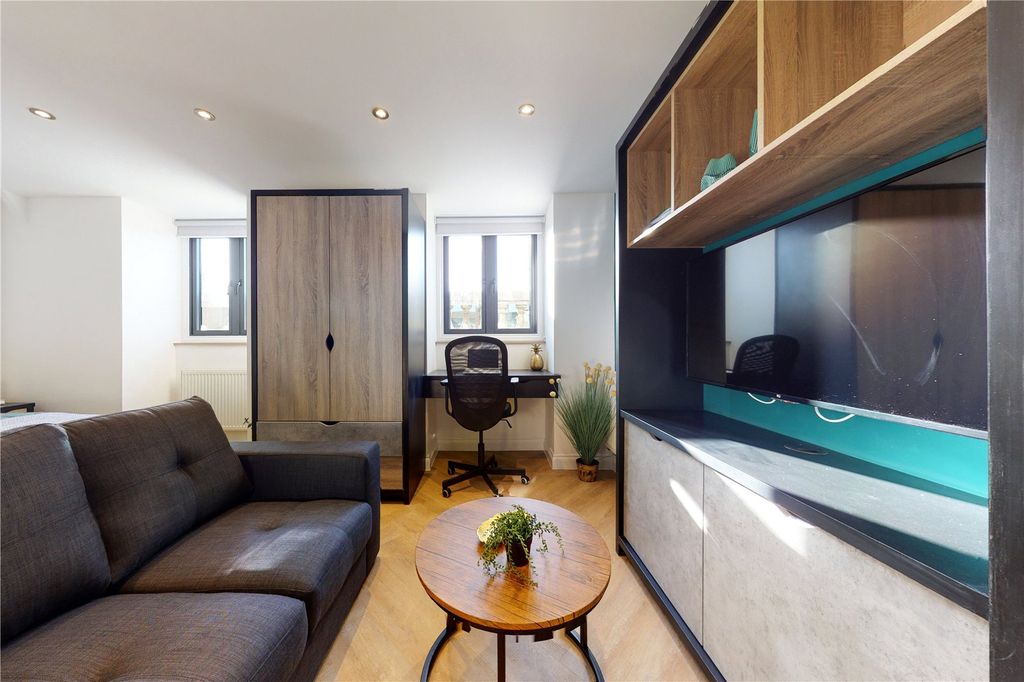 Property photo 1 of 9