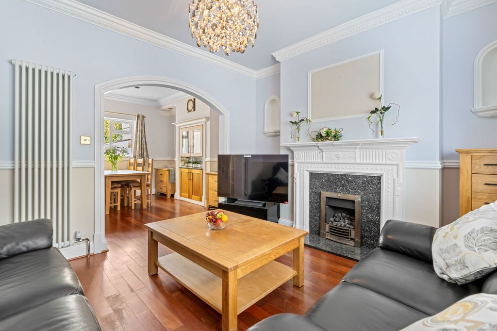 Property photo 2 of 20