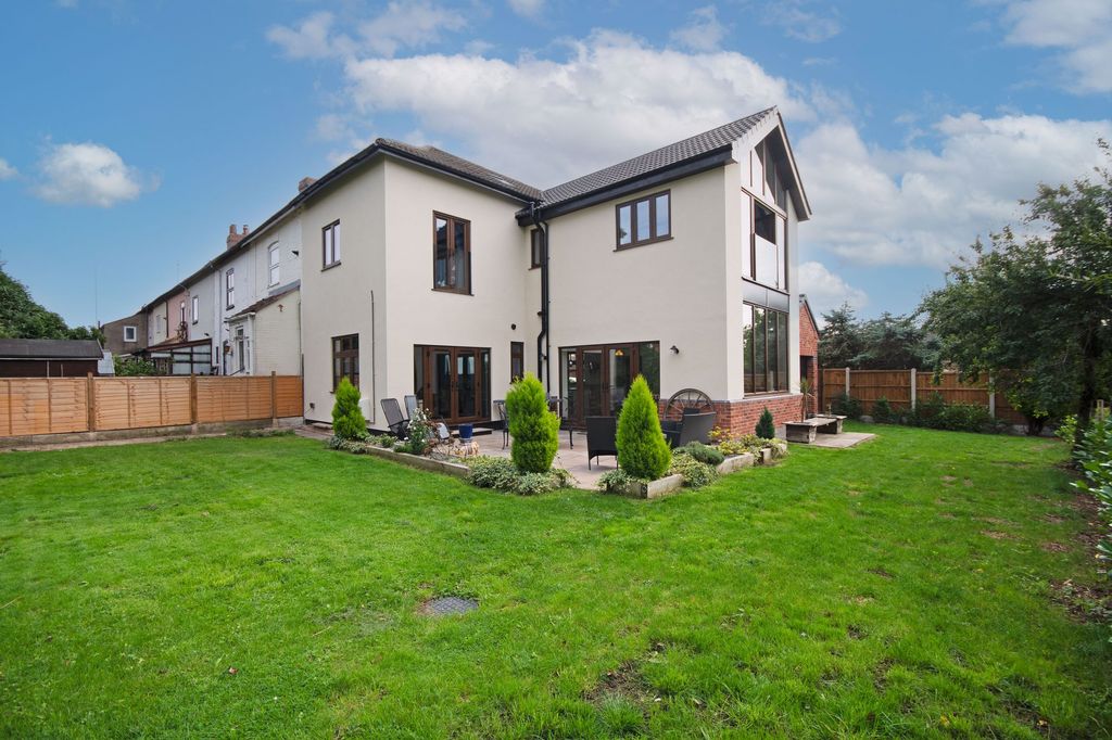 Property photo 1 of 32