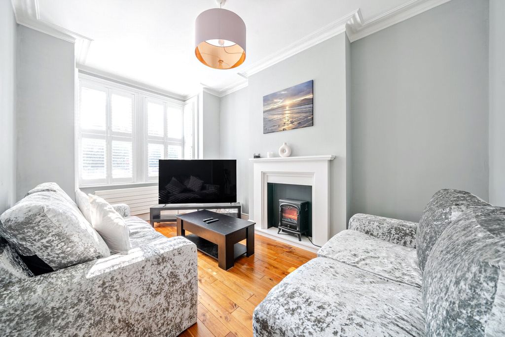 Property photo 3 of 10 Sitting Room