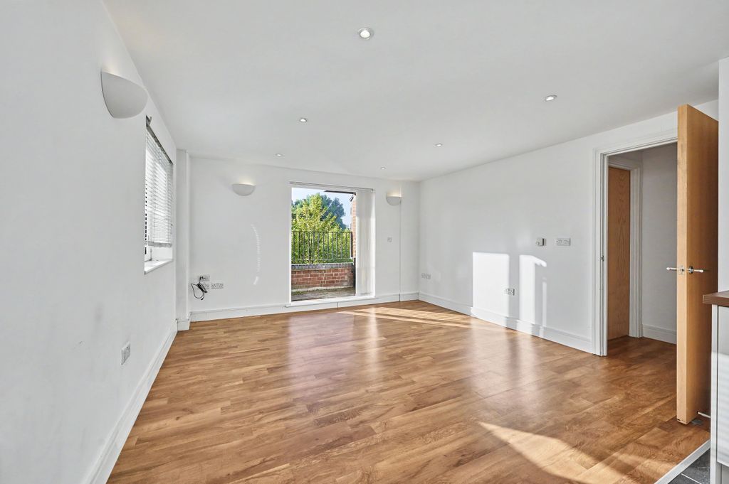 Property photo 3 of 18 69 Tanners Wharf, Bishops Stortford, CM23 3Fe