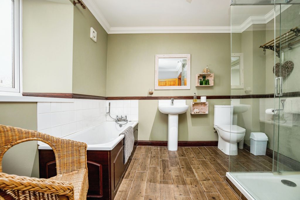 Additional image 8 of 5 bed property to rentCardigan SA43