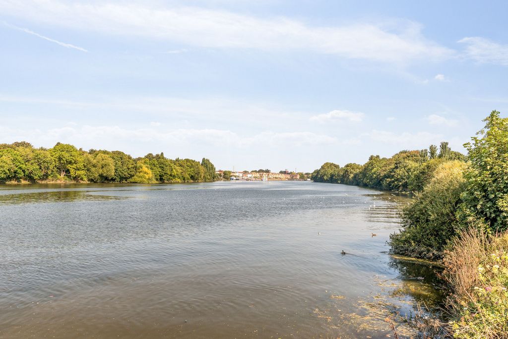 Property photo 3 of 30