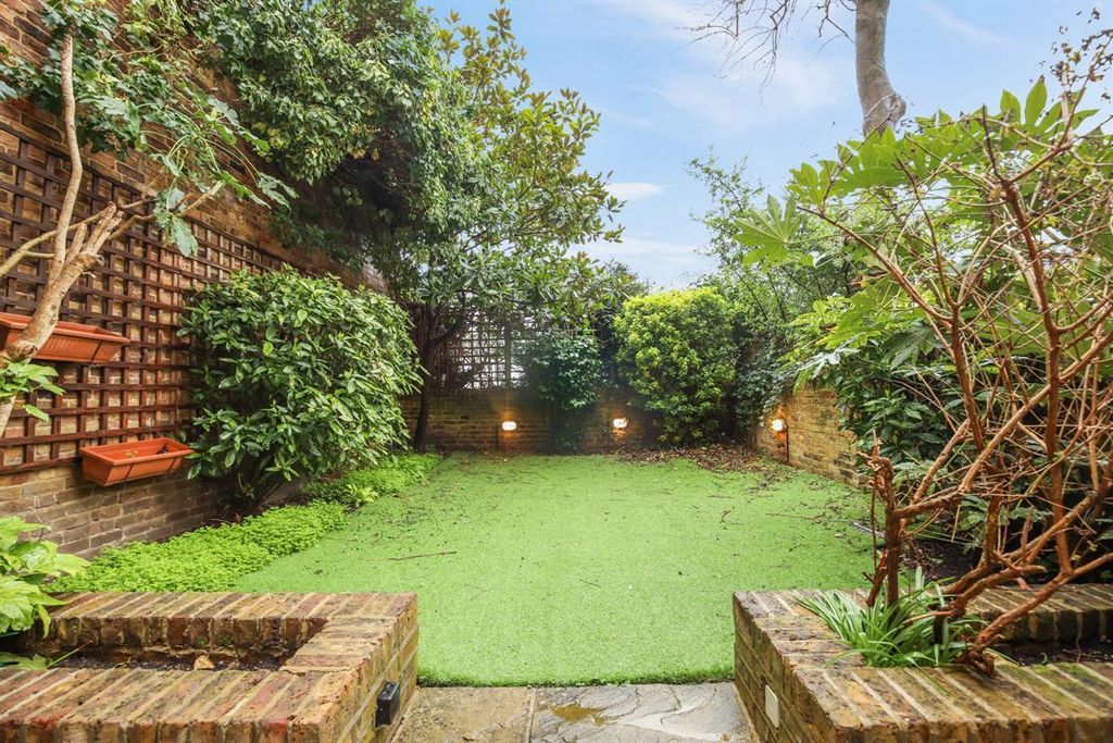 Property photo 2 of 20