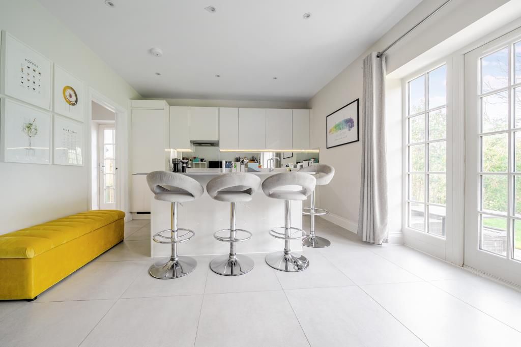 Property photo 3 of 25 Kitchen