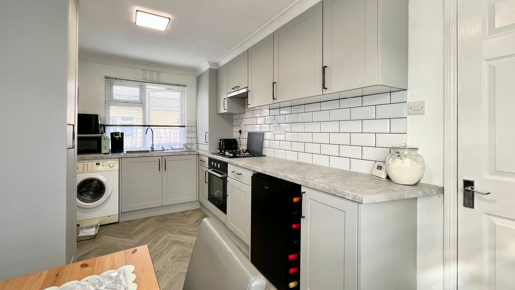 Property photo 2 of 9 Photo 4