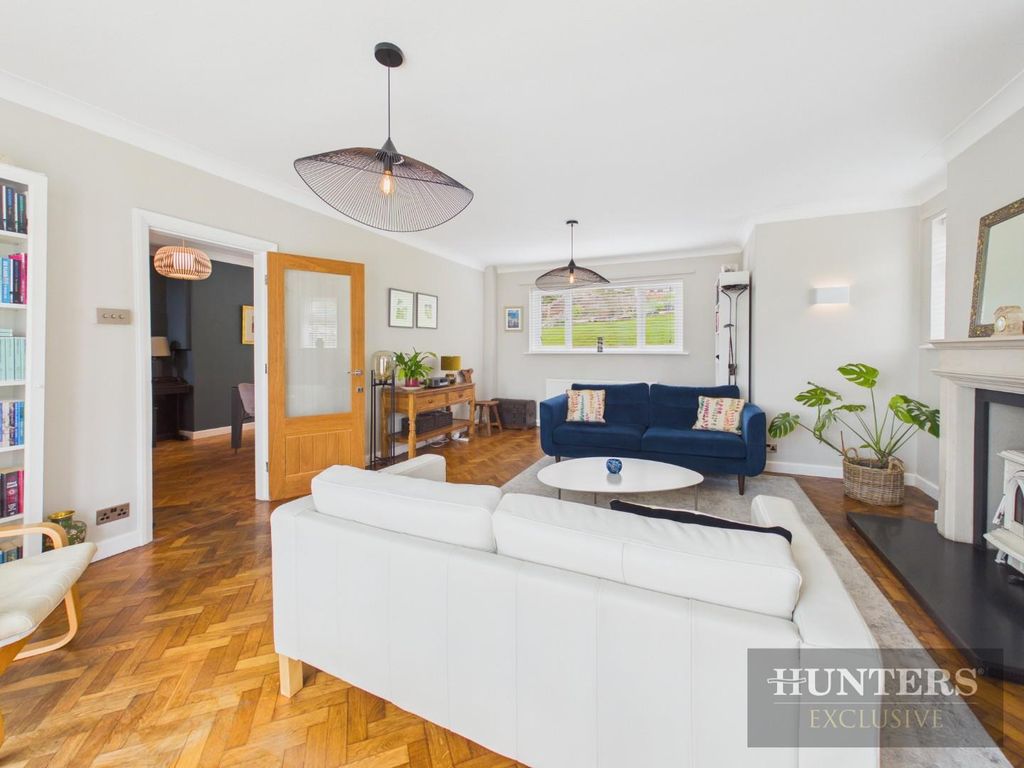 Property photo 3 of 34 Cam05316G0-Pr0405-Still003.Jpg