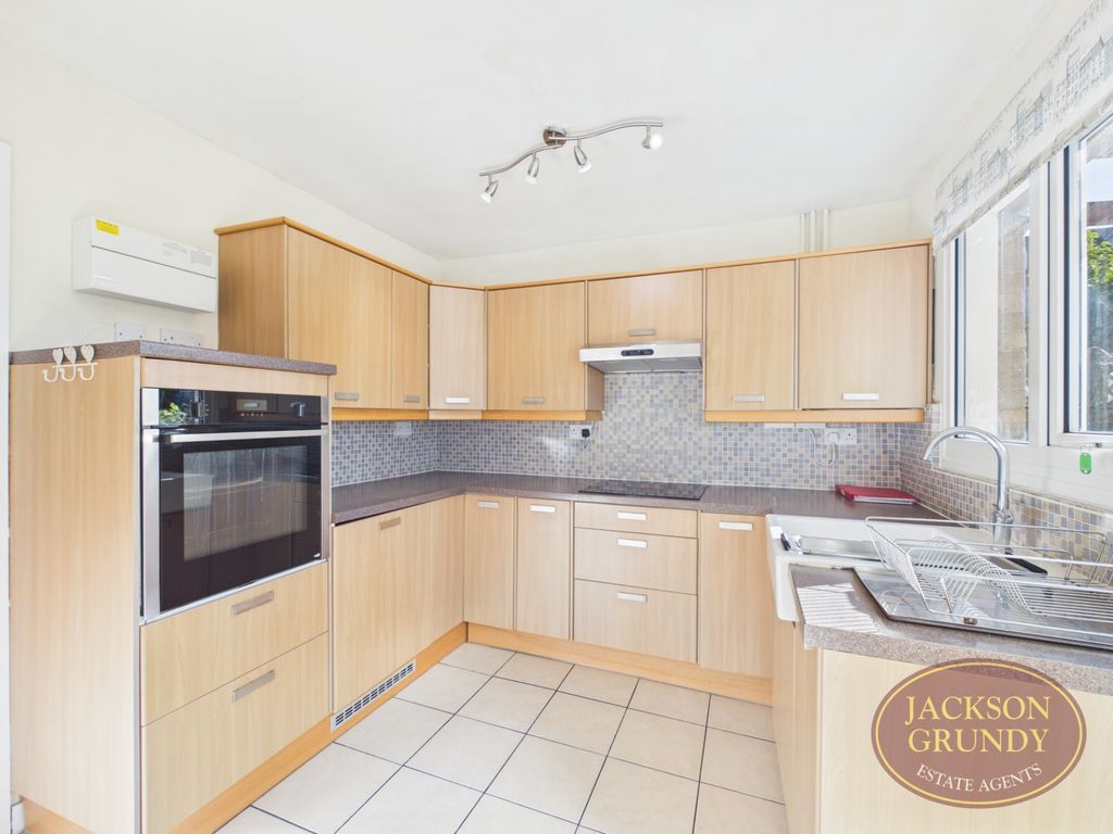 Property photo 2 of 13 Hopping Hill Gardens