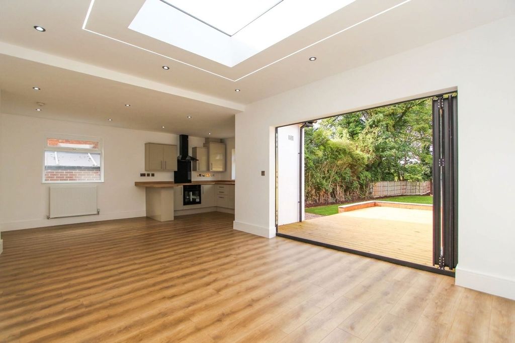 Property photo 2 of 27