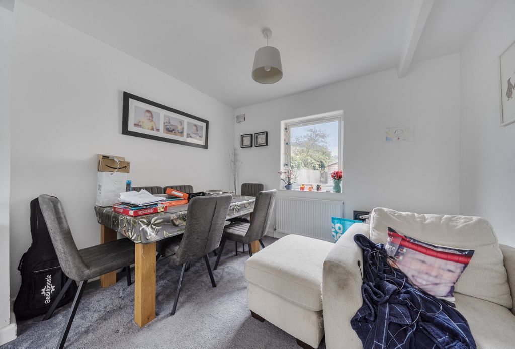 Property photo 3 of 16 Dining Area