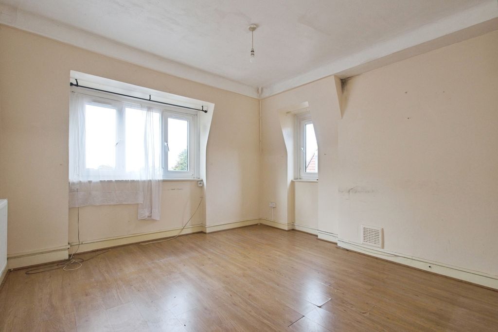 Property photo 2 of 17 Photo