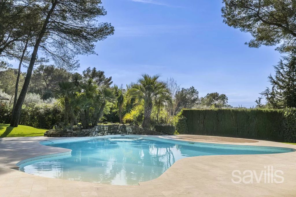 Property photo 1 of 8 Stunning Property In A Sought-After Estate.