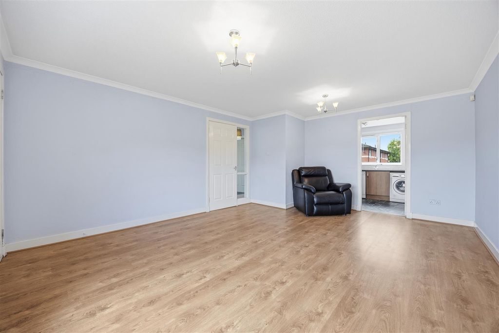 Property photo 3 of 14 07-7_Birchend_Place_Glasgow_007.Jpg