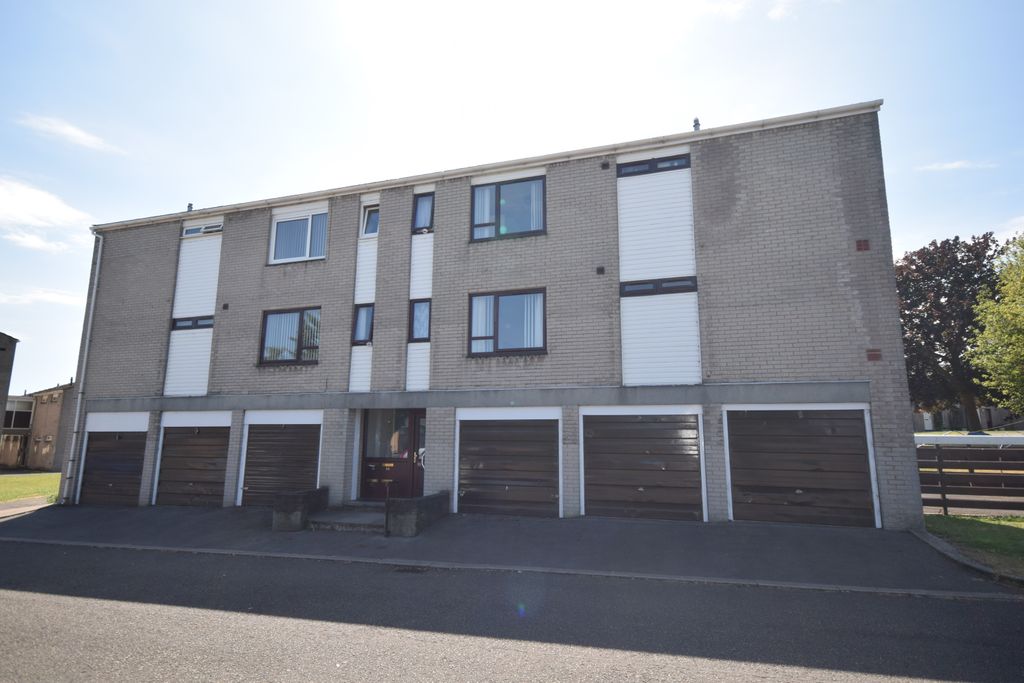 Property photo 1 of 8 2 Bedroom Apartment For Rent