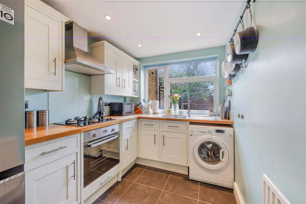 Property photo 2 of 12 Downside Court (12 From 28)-15.Jpg