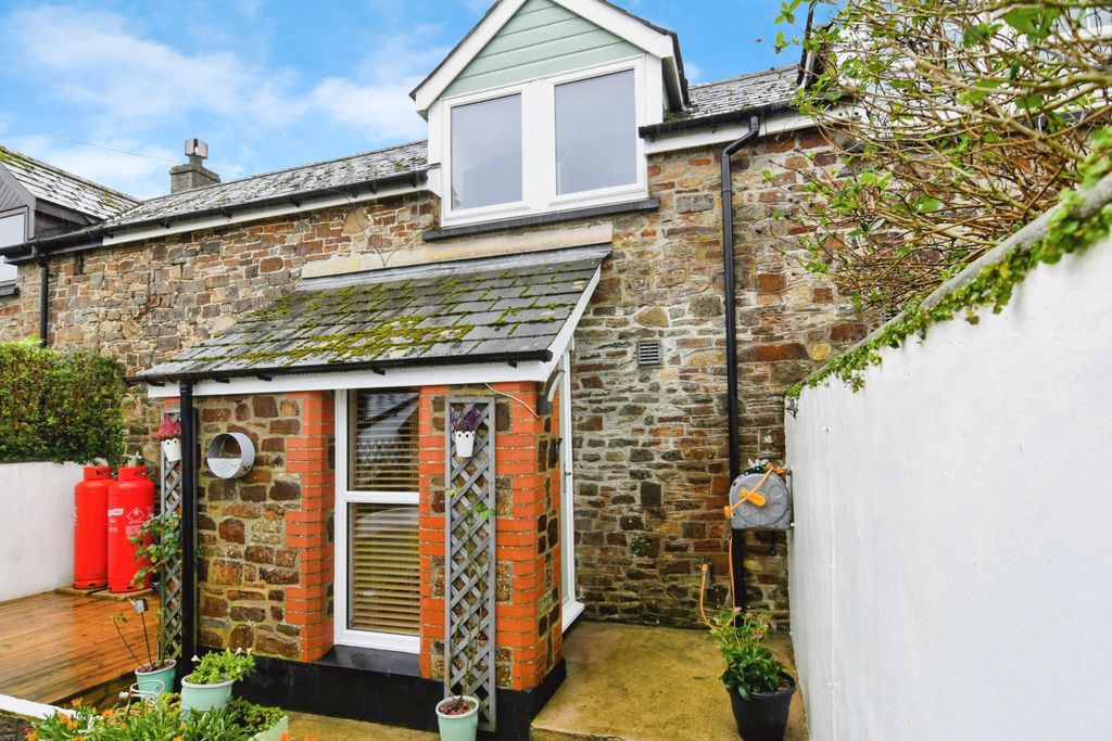 Property photo 2 of 20 Front View