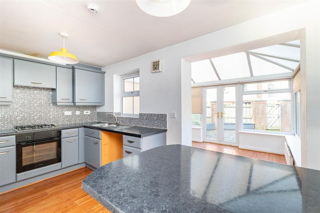 Property photo 3 of 24 Kitchen/Dining Room