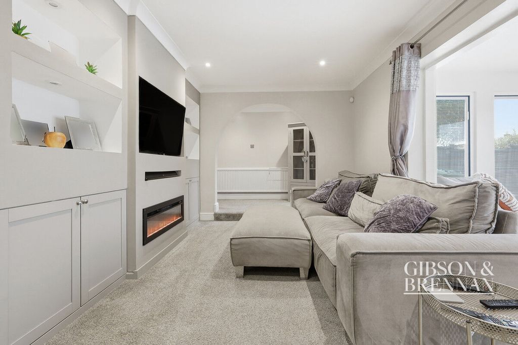 Property photo 3 of 24