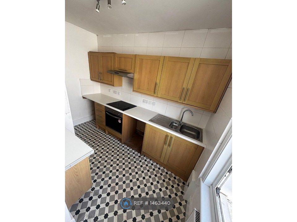 Property photo 3 of 9 Kitchen