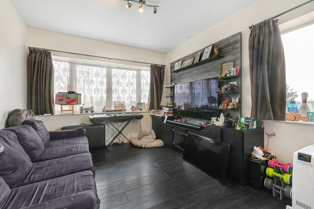 Property photo 2 of 8 Reception Room