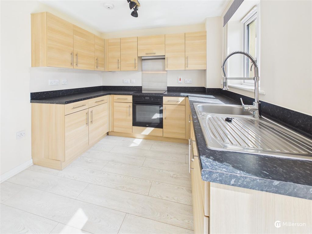 Property photo 3 of 18 Kitchen Area