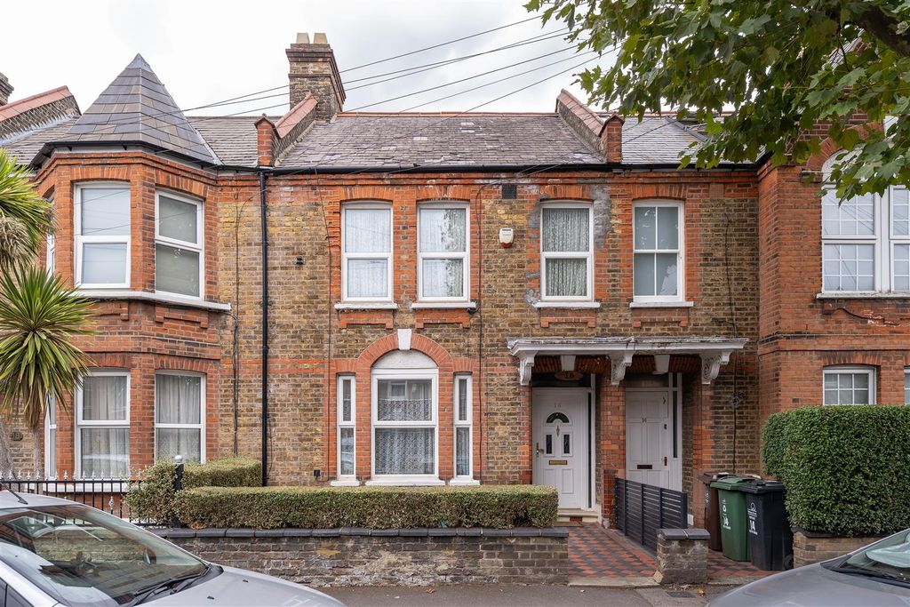 Property photo 1 of 19 Blyth Road, E17