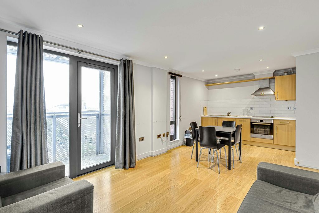 Property photo 2 of 9 Daniel_Watneyedge_Apartments3.Jpg