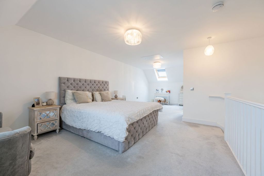 Property photo 2 of 30