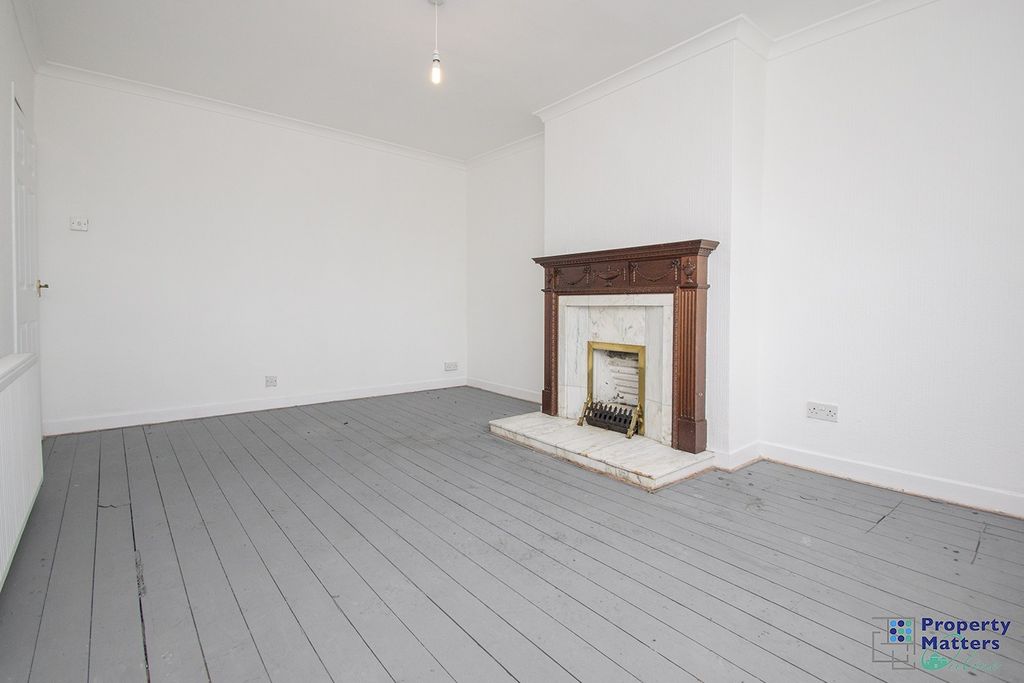 Property photo 3 of 14 Lounge
