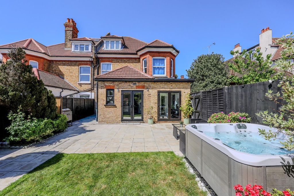 Property photo 1 of 23