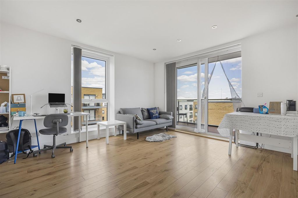 Property photo 3 of 12