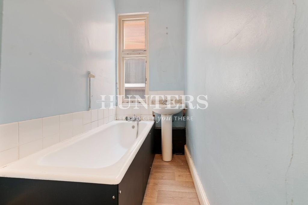 Property photo 3 of 7 Bathroom
