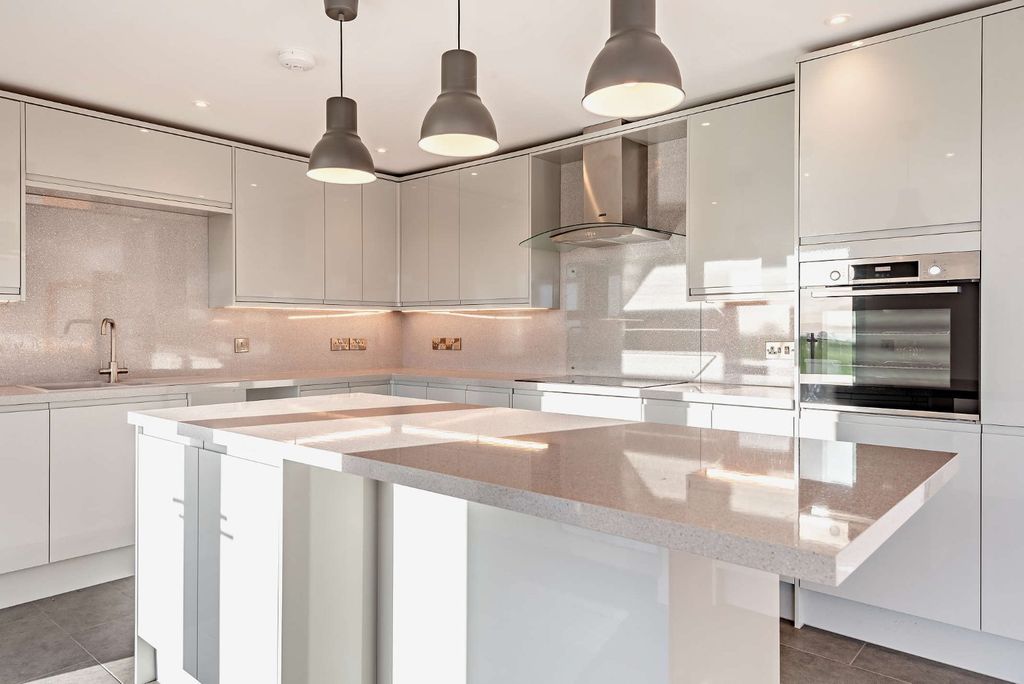 Property photo 2 of 34 Kitchen