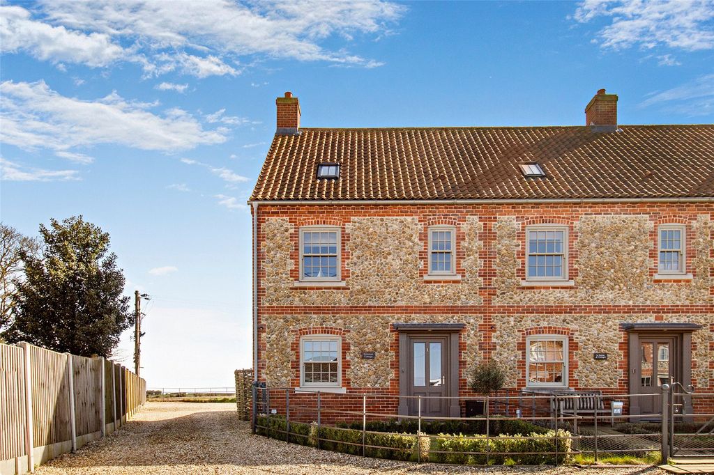 Property photo 1 of 17 Bateman Cottage